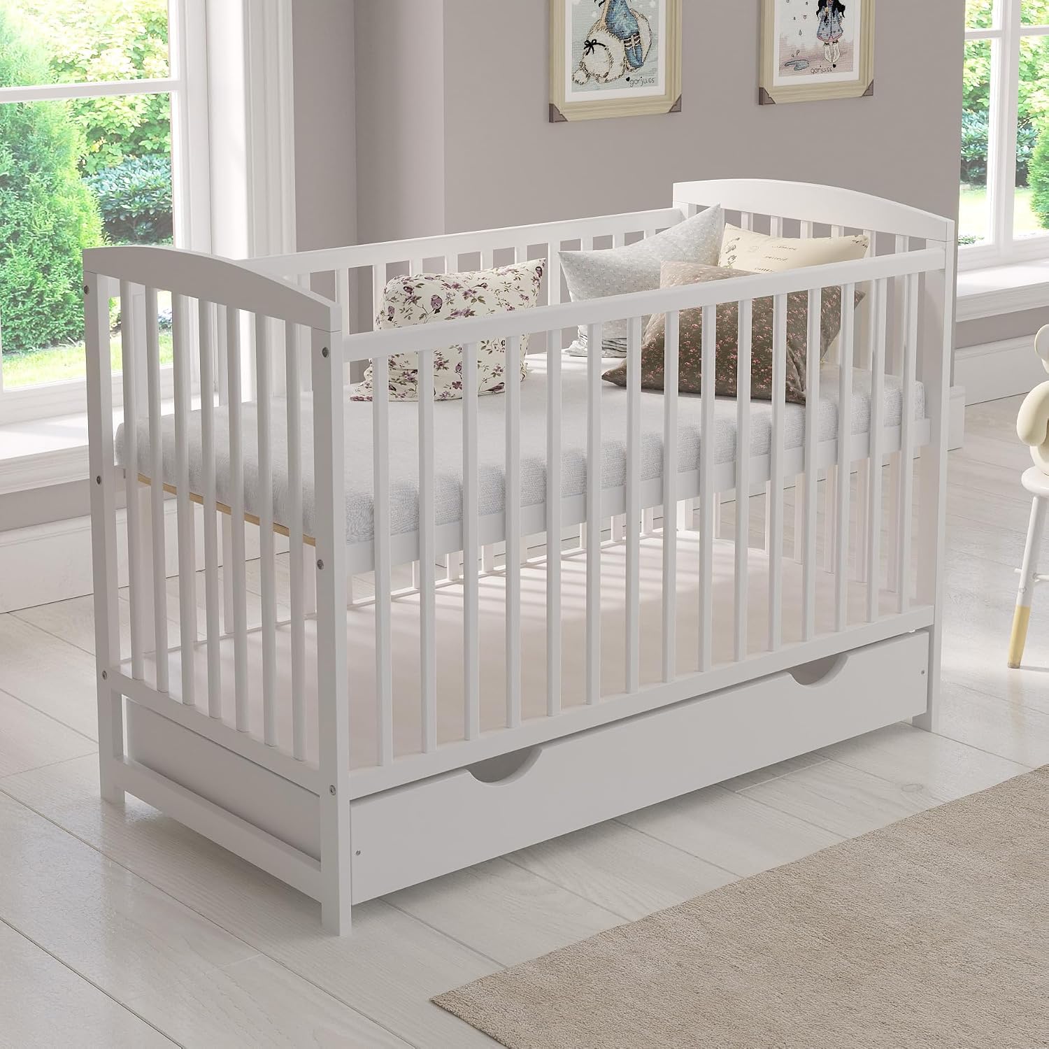 Ledikant Baby,Wit Babybed, Babybedje met Lade 120x60cm + Schuimstofmatras + Veiligheidsrooster van Hout + Beschermende mantel