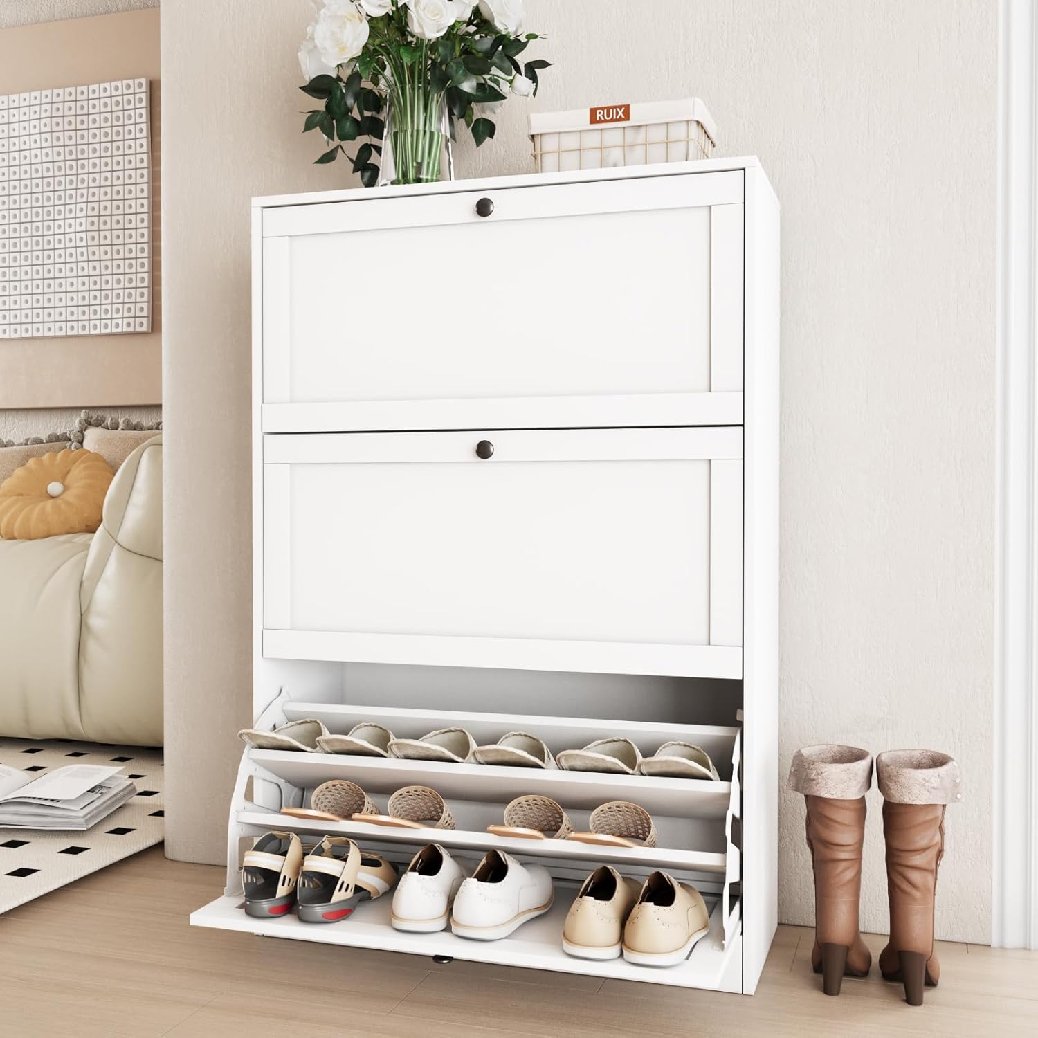 VOWNER Smalle Schoenenkast met 3 Klepdeuren, Ruimtebesparende Houten Schoenenkipper voor Dunne Gang en Hal, Wit Gangmeubel met Kantelbare Vakken, 80 x 30 x 117 cm